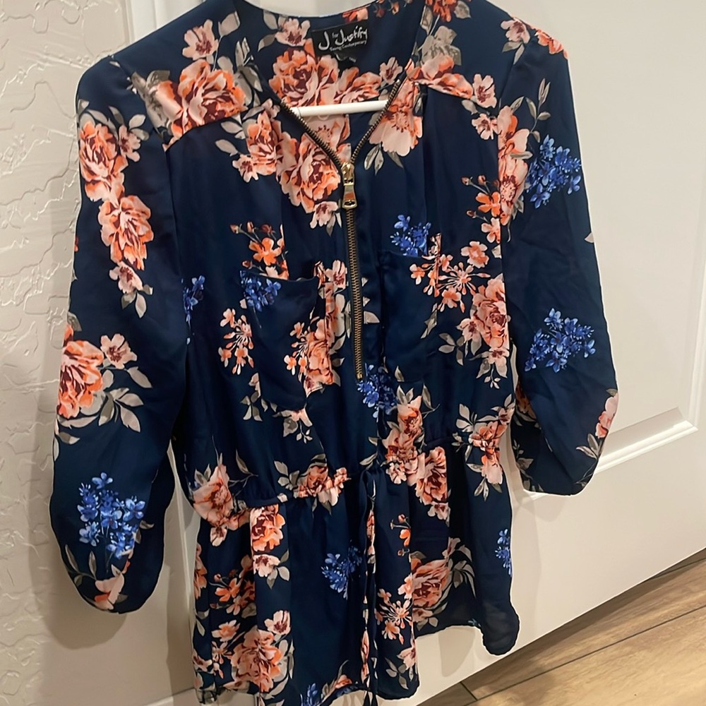 J for justify size medium floral half sleeve blouse with a half zipper